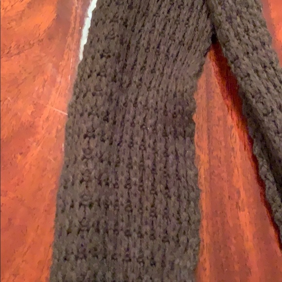 Knitted long scarf - Picture 3 of 4
